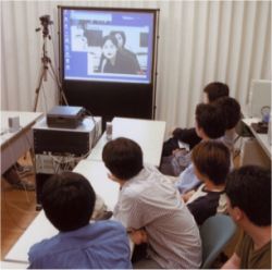 朝日新聞2001年5月14日12版掲載の写真